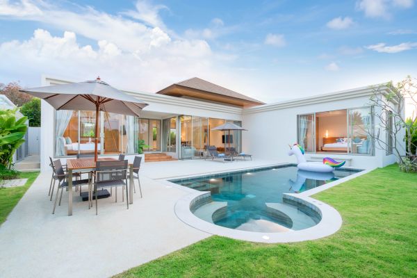 Pool Deck Pouring in Battle Ground